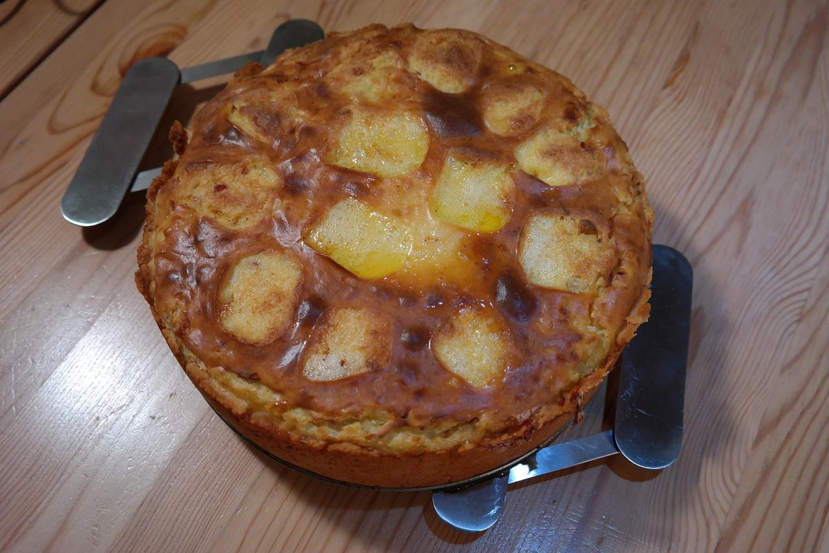 Finished French Canadian shepherd's pie (Pâté Chinois), a golden-baked potato-topped casserole