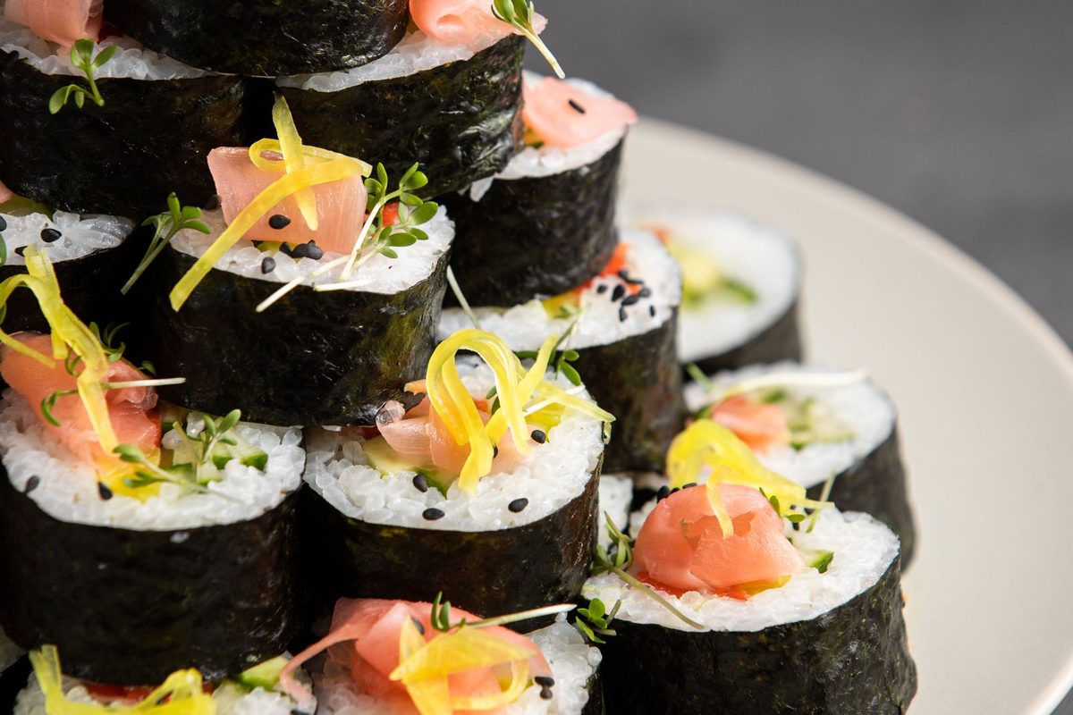 Finished makizushi maki roll slices arranged on a plate