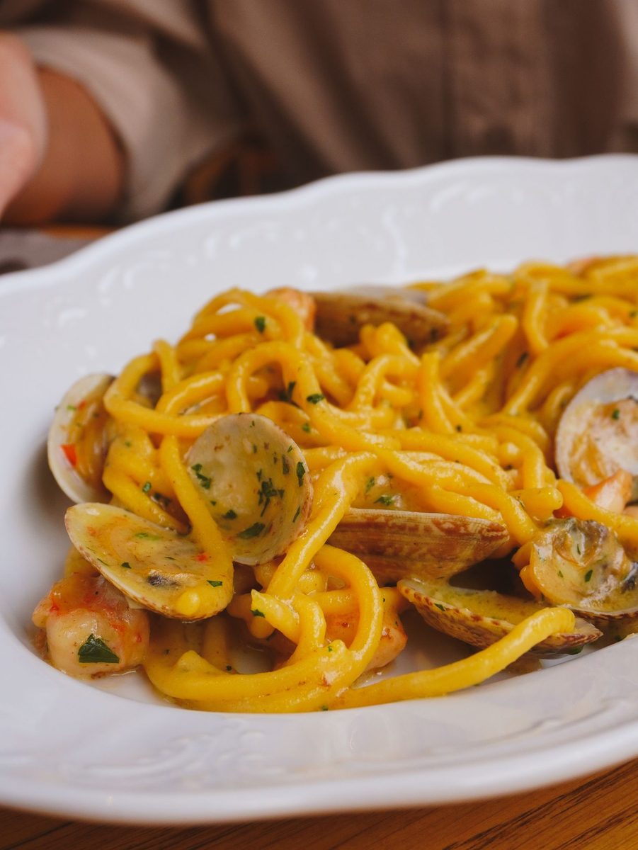 Finished plate of spaghetti with clams